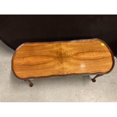 354 - VINTAGE WALNUT VENEERED COFFEE TABLE ON CABRIOLE LEGS H17