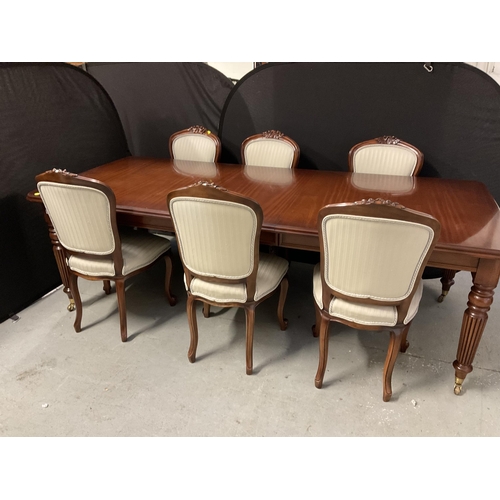 358 - REPRODUCTION MAHOGANY PULL OUT DINING TABLE WITH 1 LEAF ON REEDED LEGS AND BRASS CASTORS AND 6 MATCH... 