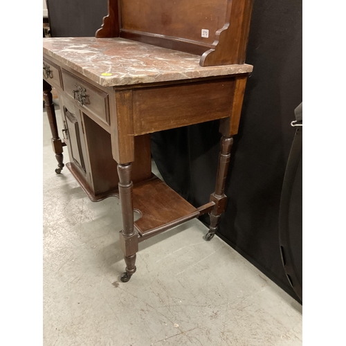 370 - EDWARDIAN MAHOGANY MARBLE TOP WASHSTAND WITH 2 DRAWERS OVER SINGLE DOOR TO BASE H46