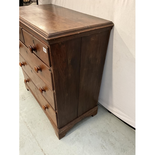 384 - EARLY GEORGIAN OAK CHEST OF DRAWERS OF SMALL PROPORTIONS H39