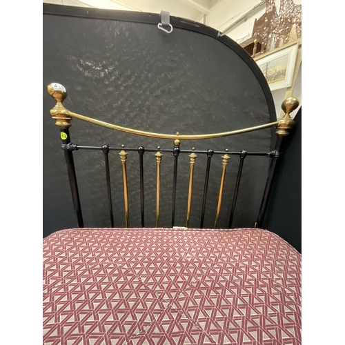 411 - SEVENTH HEAVEN BLACK & BRASS VICTORIAN SINGLE BED COMPLETE WITH BASE AND MATTRESS H45