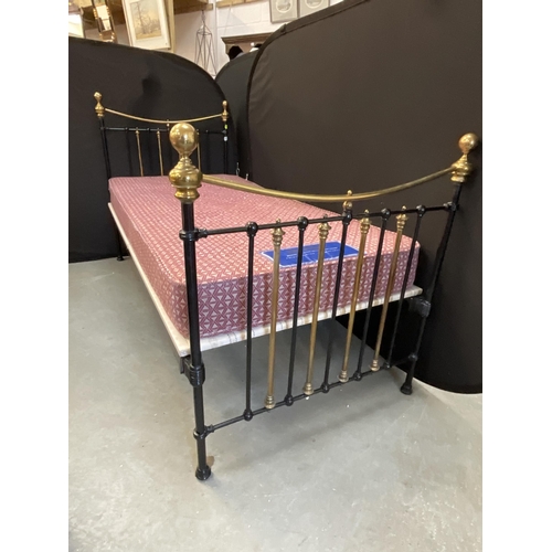 412 - SEVENTH HEAVEN BLACK & BRASS VICTORIAN SINGLE BED COMPLETE WITH BASE AND MATTRESS H45