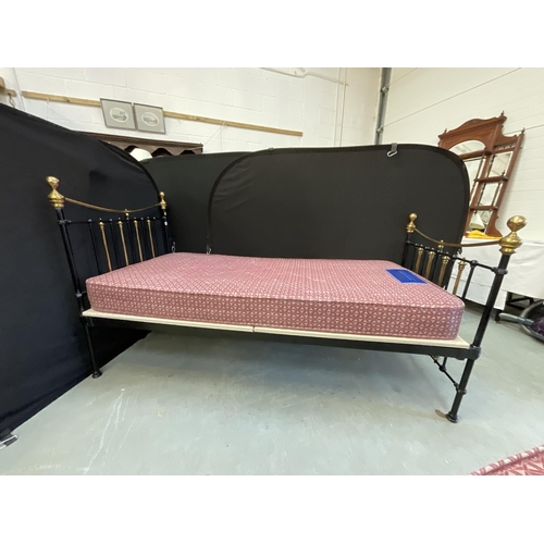 412 - SEVENTH HEAVEN BLACK & BRASS VICTORIAN SINGLE BED COMPLETE WITH BASE AND MATTRESS H45