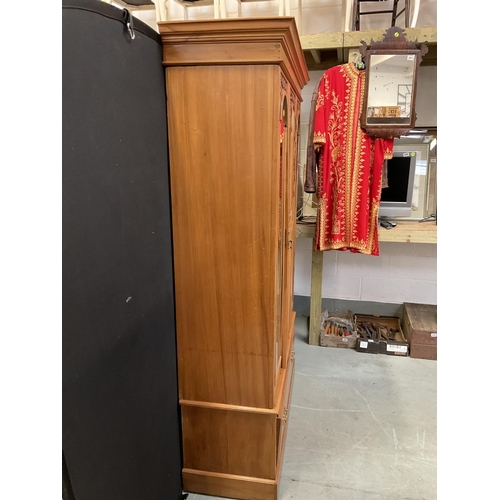 417 - EDWARDIAN SATINWOOD MIRROR DOOR DOUBLE WARDROBE WITH CARVED PANEL TO CENTRE AND DRAWER TO BASE H79