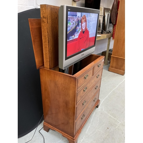 420 - WALNUT VENEERED TV CABINET H37