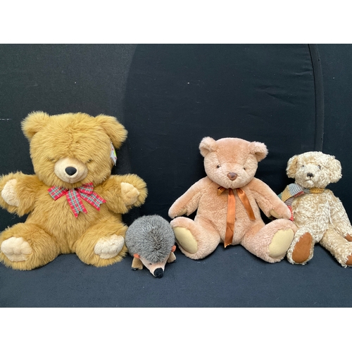 15 - QTY TOYS TO INCLUDE TEDDY BEARS, HEDGEHOG AND VINTAGE CABBAGE PATCH KIDS DOLL