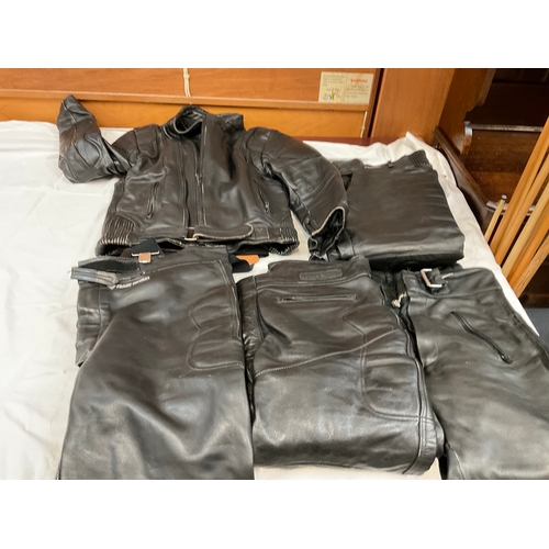 18 - QTY MOTORBIKE LEATHERS AND PROTECTIVE WEAR