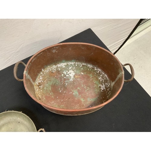 25 - QTY OF COPPERWARE TO INCLUDE COAL SCUTTLE, DISH ,TWIN HANDLED PAN