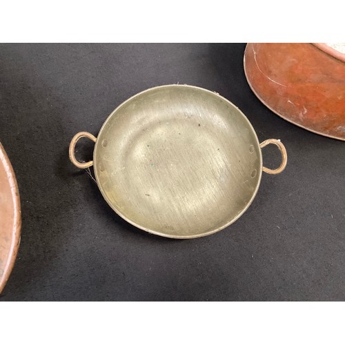 25 - QTY OF COPPERWARE TO INCLUDE COAL SCUTTLE, DISH ,TWIN HANDLED PAN