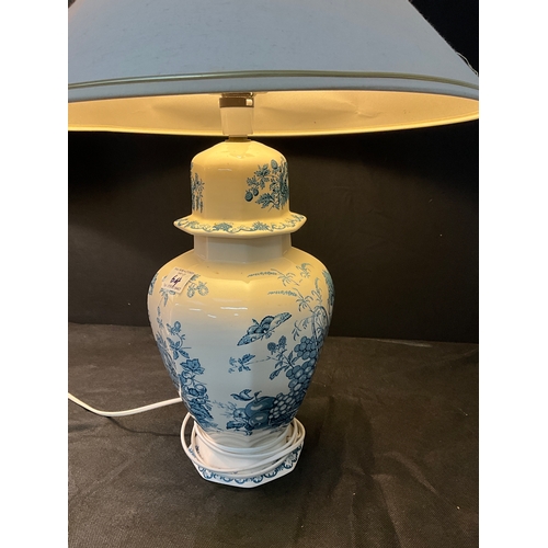 64 - 5 CERAMIC/METAL TABLE LAMPS, 4 WITH SHADES