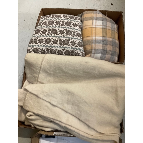 46 - 6 BOXES OF LINEN TO INCLUDE SCATTER CUSHIONS, BEDDING THROWS ETC