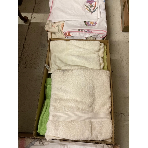 136 - 5 BOXES OF LINEN TO INCLUDE QUILT, THROW, BEDDING, TOWELS, WOODEN BATH MAT ETC