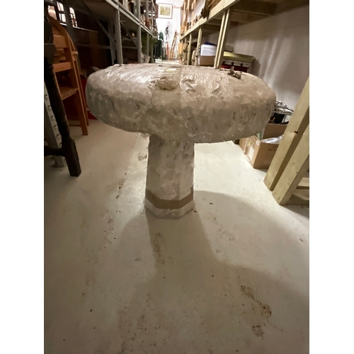 82 - CONCRETE GARDEN MUSHROOM H22 DIA 24