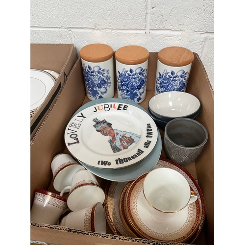 146 - 4 BOXES OF CHINA TO INCLUDE ROYAL GRAFTON, ROYAL DOULTON PAVANNE DINNERWARE (SECONDS), ROYAL DOULTON... 