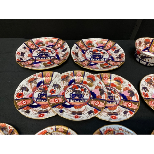 155 - QTY ROYAL CROWN DERBY CHINA TO INCLUDE MILK JUG, BOWL, CUPS SAUCERS, SIDE PLATES ETC