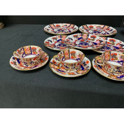 155 - QTY ROYAL CROWN DERBY CHINA TO INCLUDE MILK JUG, BOWL, CUPS SAUCERS, SIDE PLATES ETC