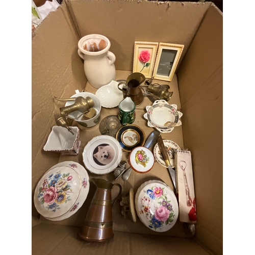 102 - BOX OF ODDS TO INCLUDE PLATES, TRINKETS, MIDWINTER TUSCAN ETC