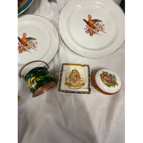 102 - BOX OF ODDS TO INCLUDE PLATES, TRINKETS, MIDWINTER TUSCAN ETC