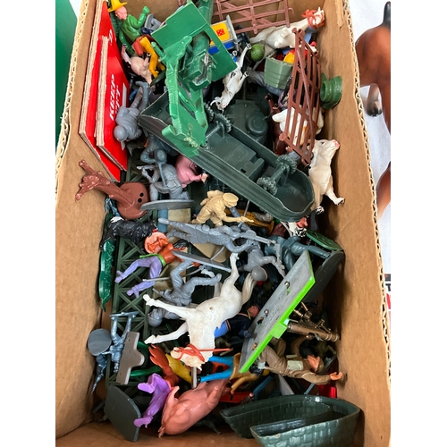 123 - QUANTITY OF ACTION MAN FIGURES AND EQUIPMENT