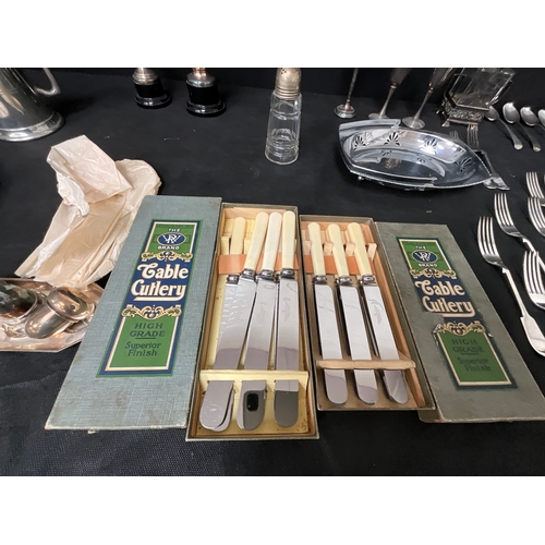 125 - QUANTITY OF SILVERPLATED ITEMS TO INCLUDE TROPHIES CUTLERY ETC