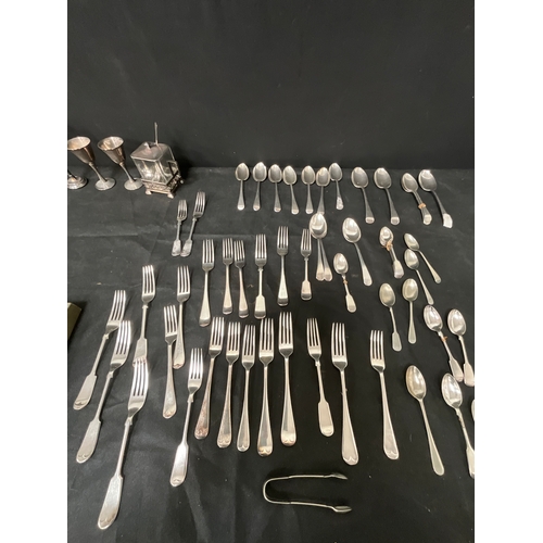 125 - QUANTITY OF SILVERPLATED ITEMS TO INCLUDE TROPHIES CUTLERY ETC