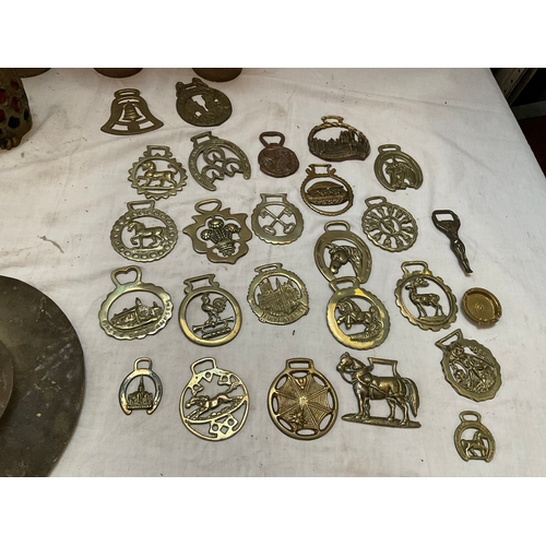 229 - BOX OF BRASSWARE TO INCLUDE INDIAN BRASS, MARTINGALES, OWLS ETC