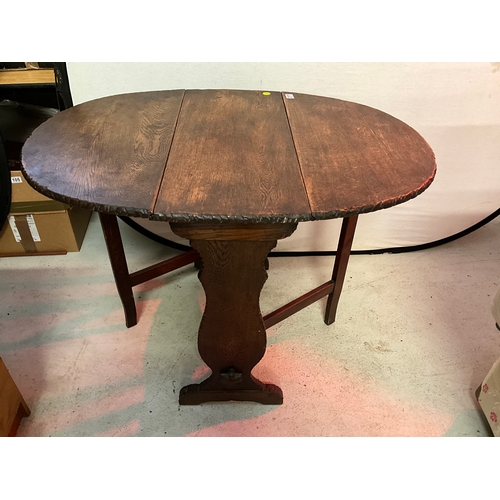 277 - VINTAGE OAK GATELEG DROPLEAF DINING TABLE WITH CARVED DECORATION TO EDGES H30” W30” L14” UNEXTENDED ... 