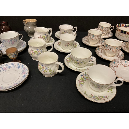 245 - BOX OF CHINA TO INCLUDE ROYAL PENDANT SALISBURY CUPS SAUCERS, HARLEIGH CUPS SAUCERS, GLASS CANDLESTI... 