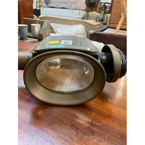 348 - VINTAGE BRASS CARRIAGE LAMP - GLASS CRACKED TO FRONT