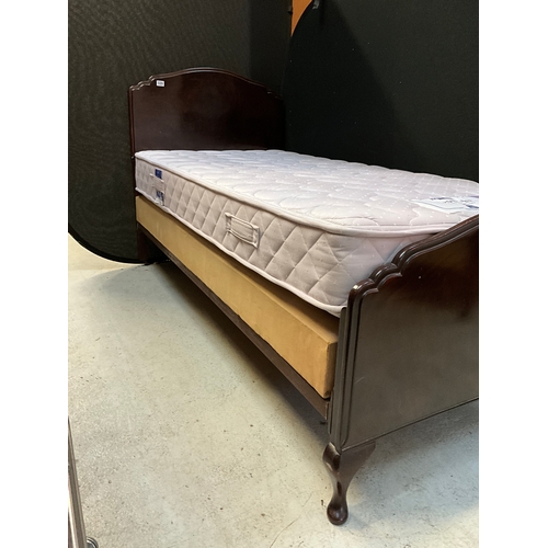 329 - VINTAGE SINGLE BED WITH MAHOGANY HEADBOARD AND FOOTBOARD COMPLETE WITH SLUMBERLAND MATTRESS