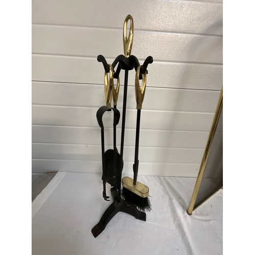 19 - MODERN BRASS FIREGUARD AND COMPANION SET FIREGUARD H33 L50