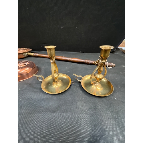 34 - COLLECTION OF COPPER AND BRASS TO INCLUDE CANDLE STICKS, SNUFF BOX, COPPER JELLY MOULD ETC