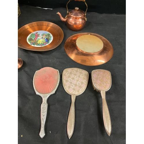 72 - ASSORTED BRASS AND COPPER WARE TO INCLUDE LOG BOX CHARGERS ETC