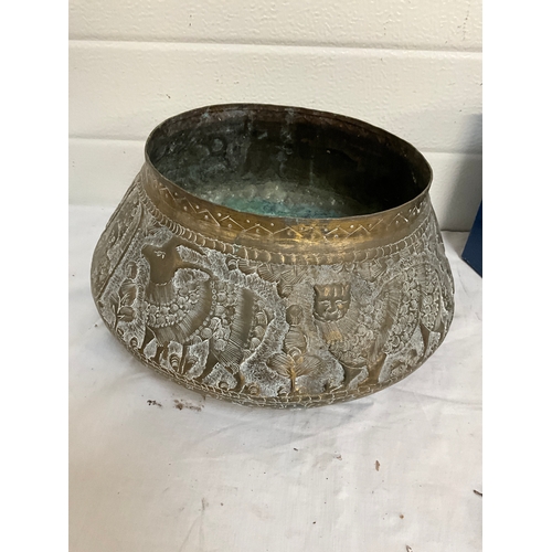 113 - BOX TO INCLUDE  SPRING BALANCES, ORNATE BRASS BEATEN BOWL H8”DIA 12” AND A REPRODUCTION ROMAN HELMET