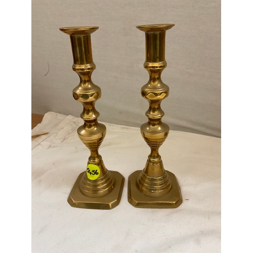 189 - LARGE PAIR OF VICTORIAN BRASS KING OF DIAMONDS CANDLESTICKS H12” AND A SMALLER PAIR OF VICTORIAN BRA... 