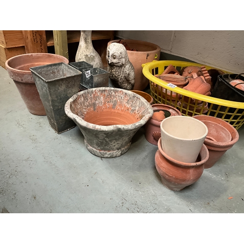 227 - QTY OF VINTAGE TERRACOTTA GARDEN POTS, OWL AND DUCK GARDEN ORNAMENTS ETC