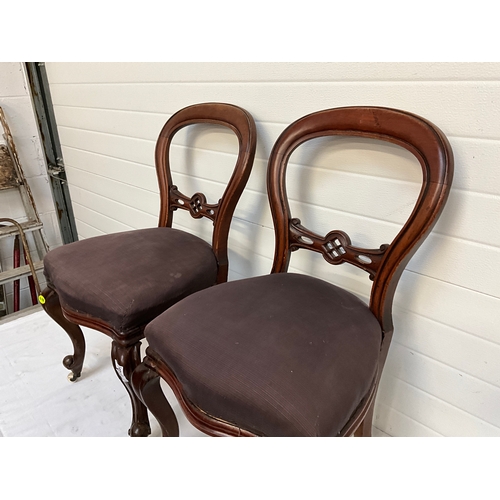 253 - PAIR OF VICTORIAN MAHOGANY DINING CHAIRS WITH UPHOLSTERED SEATS