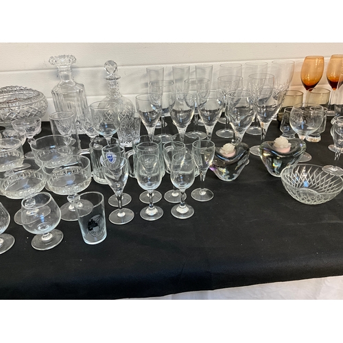 262 - 2 BOXES OF GLASSWARE TO INCLUDE DECANTERS, LARGE ROSE BOWL ETC