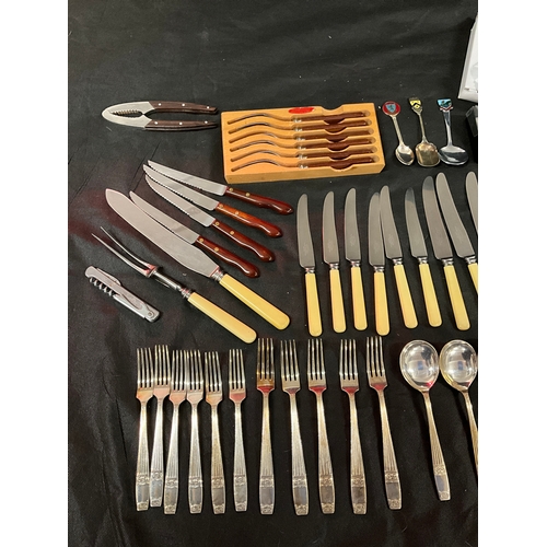 284 - BOX OF CUTLERY