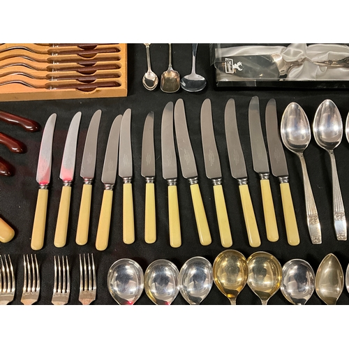 284 - BOX OF CUTLERY