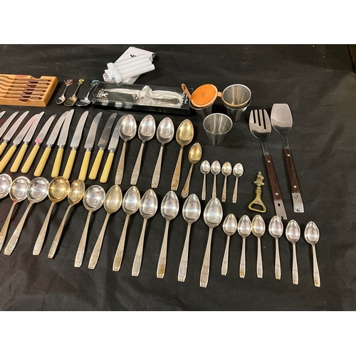 284 - BOX OF CUTLERY