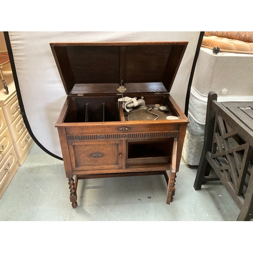 355 - VINTAGE OAK CASED BADGED GILBERT WIND UP GRAMOPHONE ON BARLEY TWIST LEGS H33” W34” D20”