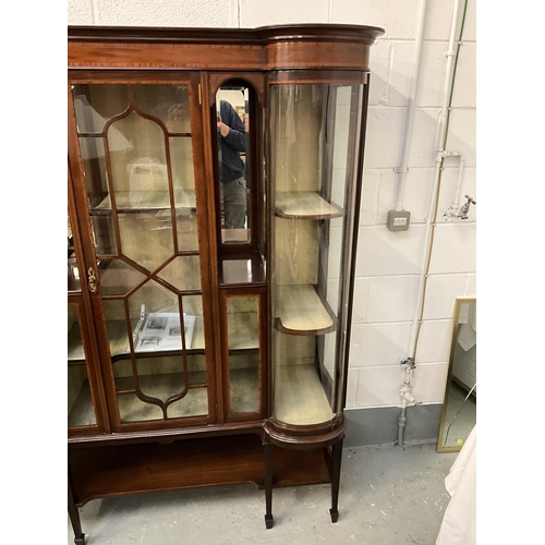 212 - EDWARDIAN MAHOGANY SHERATON STYLE INLAID DISPLAY CABINET WITH CENTRAL ASTRIGAL GLAZED DOOR FLANKED B... 