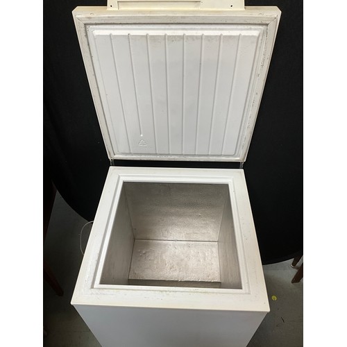 406 - FRIGIDAIRE COMPACT SMALL CHEST FREEZER