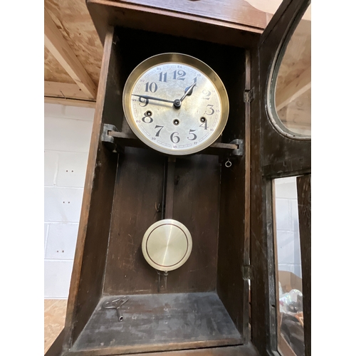 7 - VINTAGE OAK CASED WALL CLOCK H30 W14 D7 WITH KEY AND PENDULUM