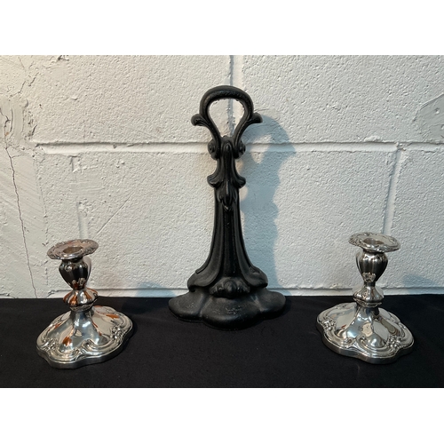 164 - QTY SILVER PLATED WARE TO INCLUDE WINE BOTTLE COASTER, PAIR WEIGHTED CANDELSTICKS, SHELL SWEET DISHE... 