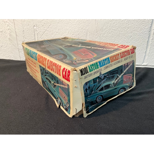 171 - VINTAGE BOXED JAMES BOND BATTERY OPERATED M101 ASTON MARTIN SECRET EJECTOR CAR - BOX IS A/F