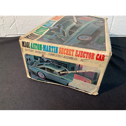 171 - VINTAGE BOXED JAMES BOND BATTERY OPERATED M101 ASTON MARTIN SECRET EJECTOR CAR - BOX IS A/F