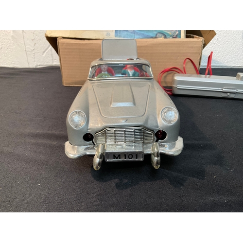 171 - VINTAGE BOXED JAMES BOND BATTERY OPERATED M101 ASTON MARTIN SECRET EJECTOR CAR - BOX IS A/F