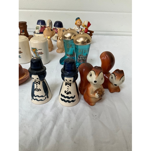 46 - COLLECTION OF VINTAGE NOVELTY SALT AND PEPPER SETS CATS BIRDS ETC